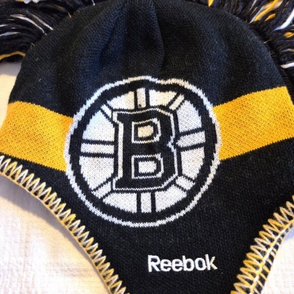 Reebok Boston Bruins boys size 6-20 fleece lined hat knit outer layer, EUC - Picture 2 of 5